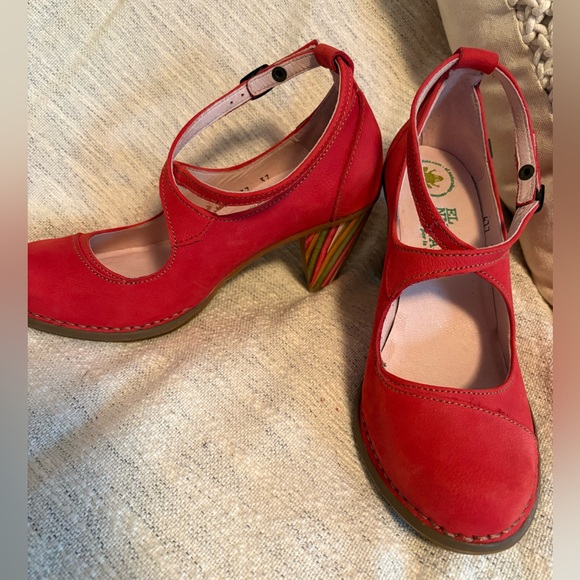 El Naturalista Red Stripe Heels - Picture 3 of 6
